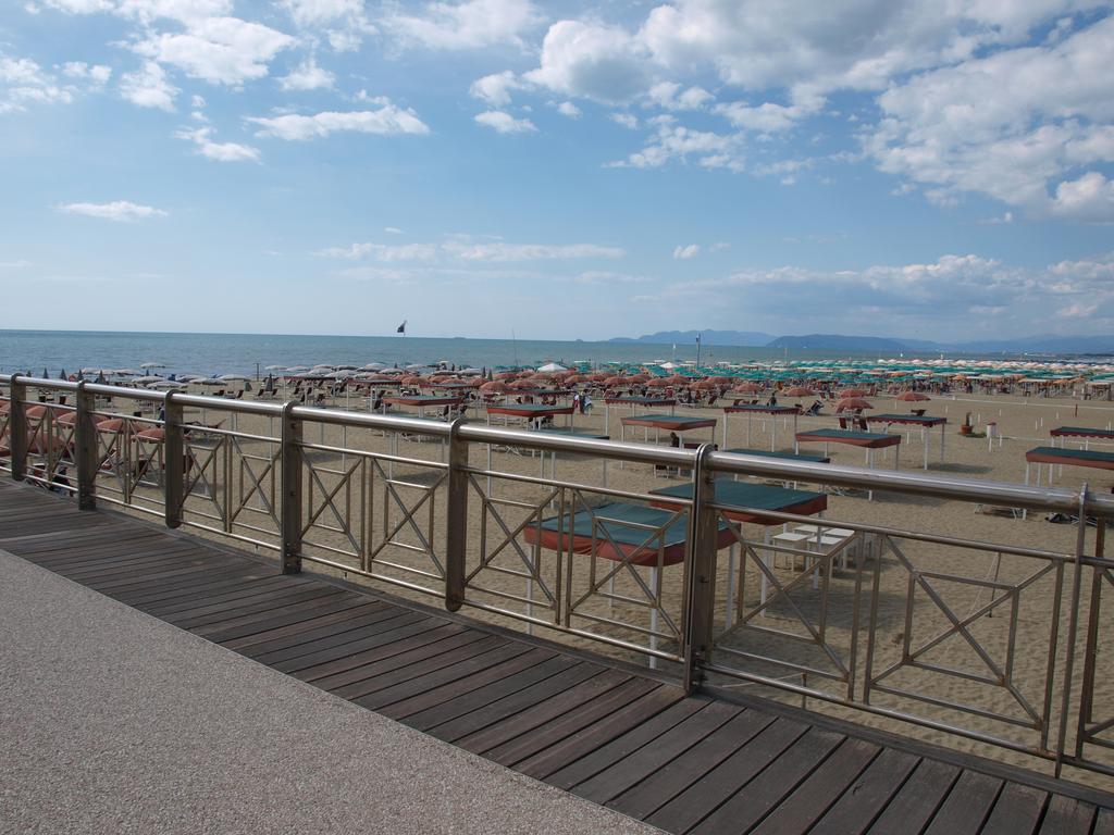 Il Pontile Holidays Apartment Marina di Pietrasanta Szoba fotó