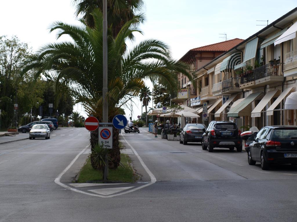 Il Pontile Holidays Apartment Marina di Pietrasanta Szoba fotó